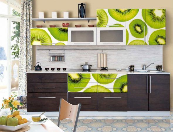 Coller les éléments de cuisine avec un film.