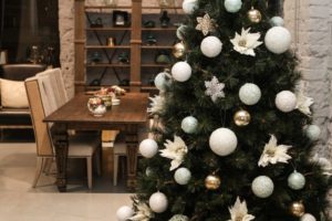 Caractéristiques de la décoration d'un sapin de Noël blanc en 2018
