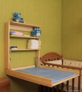 table à langer suspendue