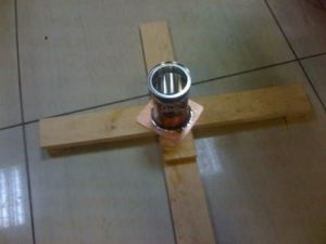 Support de sapin de Noël DIY avec de l'eau