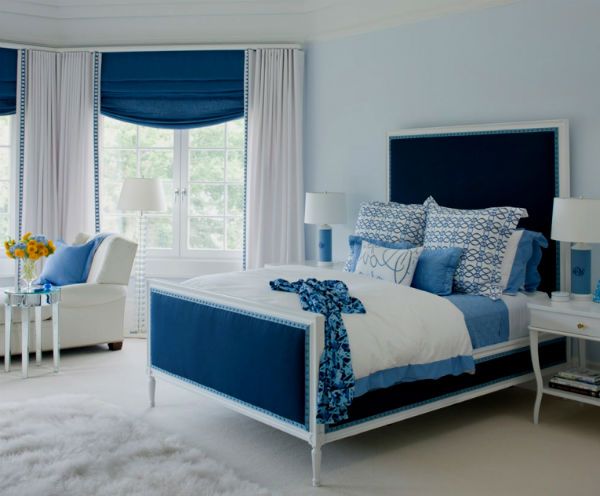 Option intérieure avec un lit bleu.