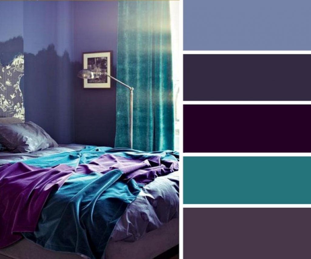 Combinaison de violet avec d'autres couleurs dans la chambre.