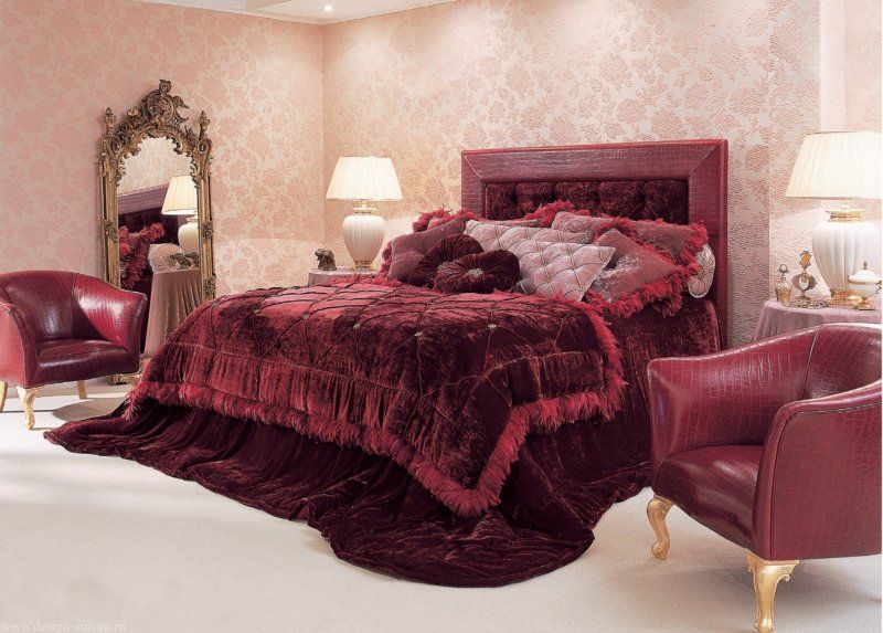 Une variante de l'intérieur bordeaux classique.