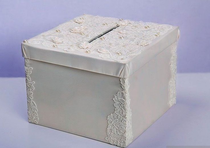 Coffre de mariage pour l'argent d'une boîte à chaussures