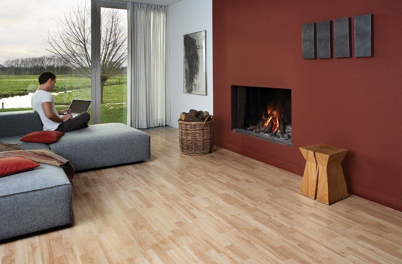 Une option pour utiliser du linoléum clair dans le salon. 