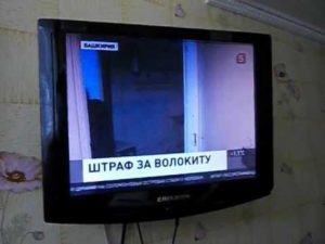 La télé s'allume et s'éteint toute seule