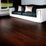 Linoléum foncé à l'intérieur