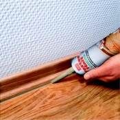 Réparer les fissures avec du mastic