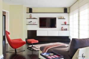 La télévision au mur