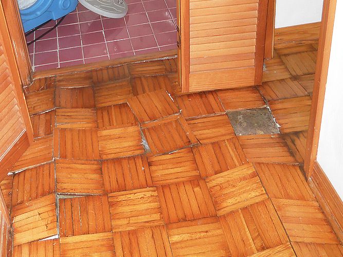 Le parquet est gonflé à cause de l'eau, que faire ?