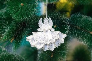 ange sur le sapin de Noël