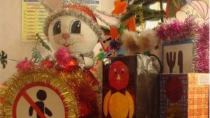 panneau routier pour un sapin de Noël fabriqué à partir de CD