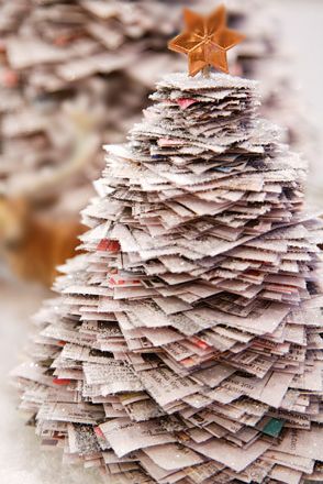 Sapin de Noël de vieux magazines
