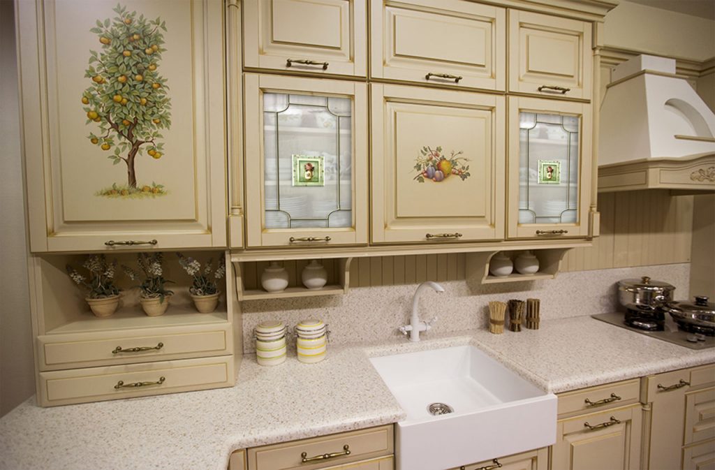 Inserts sur la façade du bloc cuisine.