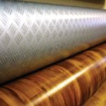 Quelle est la différence entre le linoléum commercial et semi-commercial