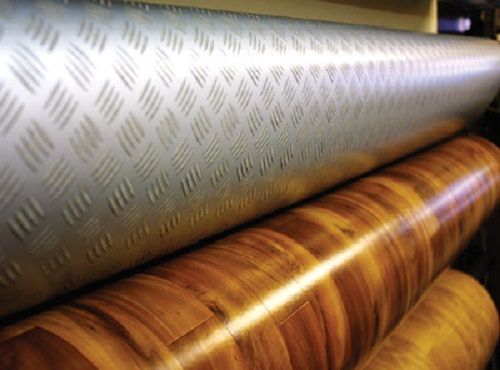 Quelle est la différence entre le linoléum commercial et semi-commercial