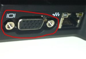 Nous trouvons d’abord le connecteur