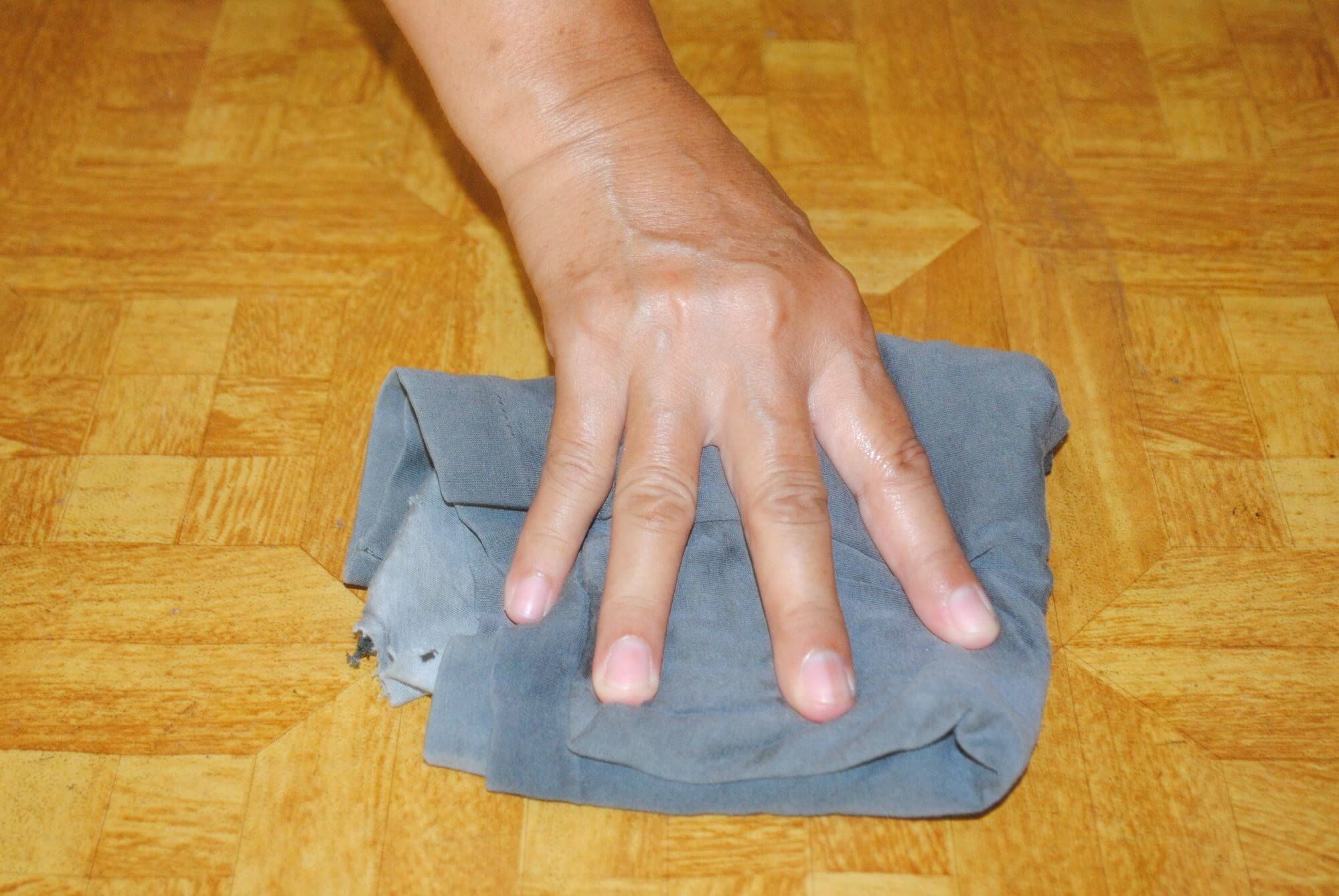 Enlever la peinture du linoléum 