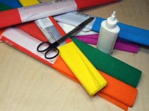 Artisanat d'arbre de Noël bricolage à partir de papier ondulé