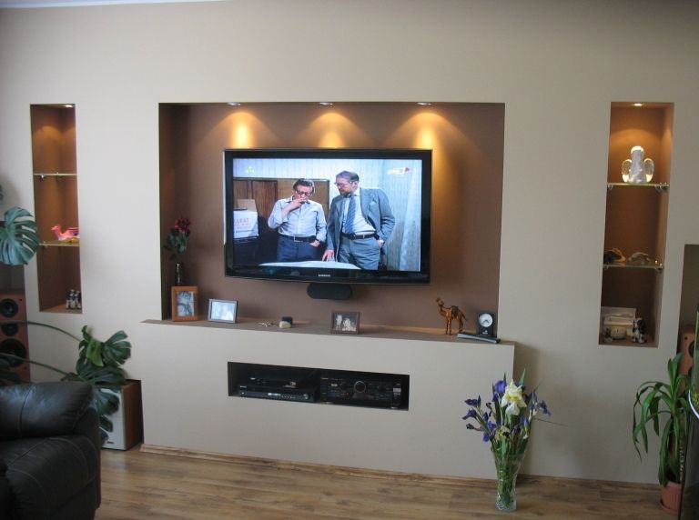 Accrochez un téléviseur sans support au mur