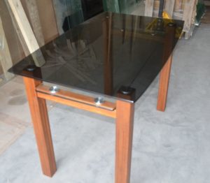 Table en verre