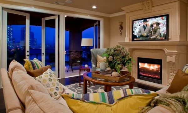 TV au dessus de la cheminée