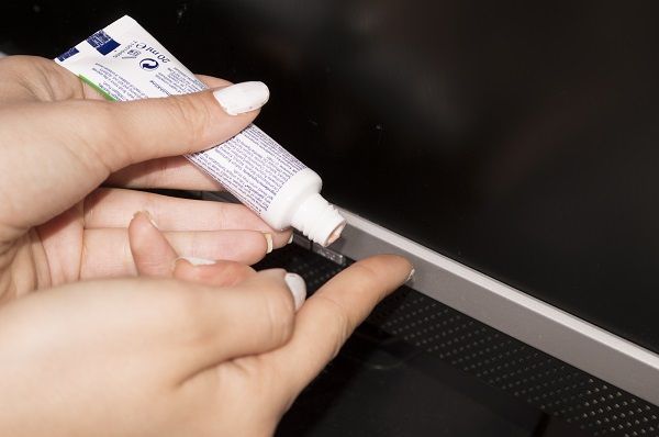 Supprimer les rayures de l'écran du téléviseur