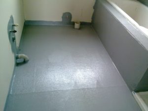 Imperméabilisation d'un sol de salle de bain sous carrelage