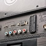 Connecteurs audio sur le téléviseur.