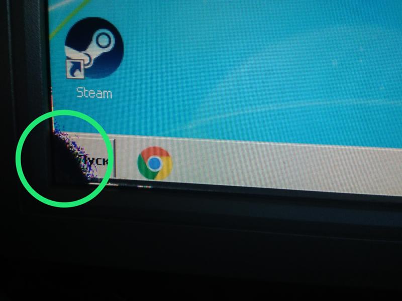 Tache noire dans le coin du moniteur.