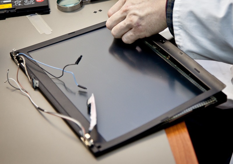 Remplacement de la matrice sur le moniteur.