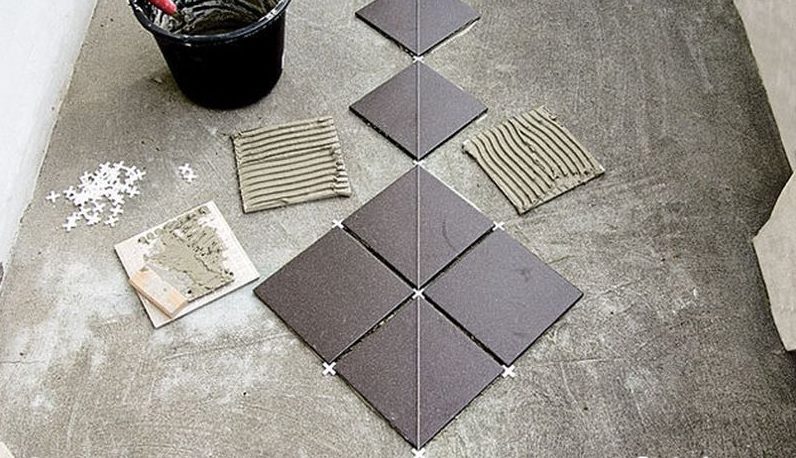 Pose des carreaux depuis le centre.