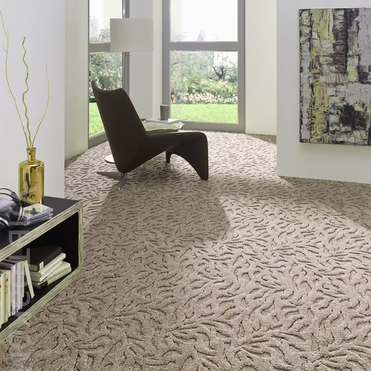 Tapis avec hauteur de poil à plusieurs niveaux.