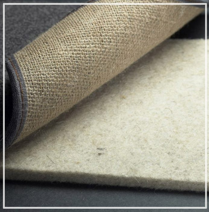 Sous-couche pour moquette sur parquet.