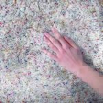 Comment soulever des poils sur un tapis