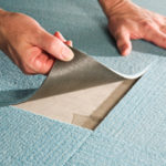 Comment bien poser un tapis sur du linoléum 2