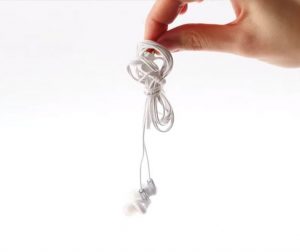 Comment plier soigneusement les écouteurs