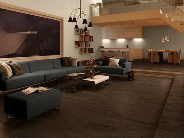 Sol sombre et murs clairs.