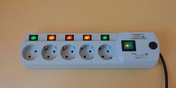 Nombre de prises dans le parasurtenseur.