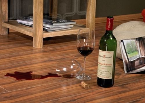 Le stratifié a peur de l'humidité élevée.