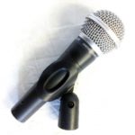 Le micro est bruyant.