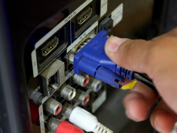 Vérification du câble du moniteur.