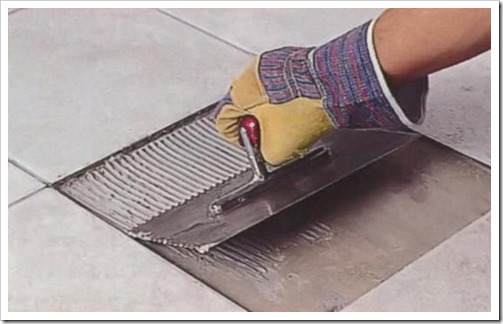 Application de la composition adhésive