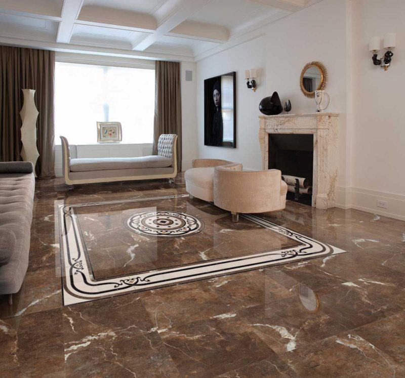 Carrelage au sol dans le hall