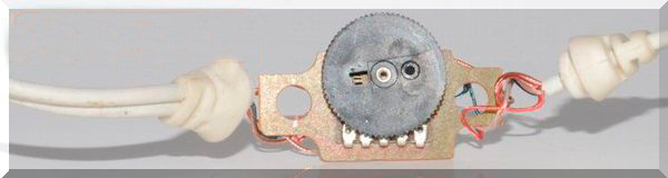 Démontage du boîtier du microphone avec contrôle du volume