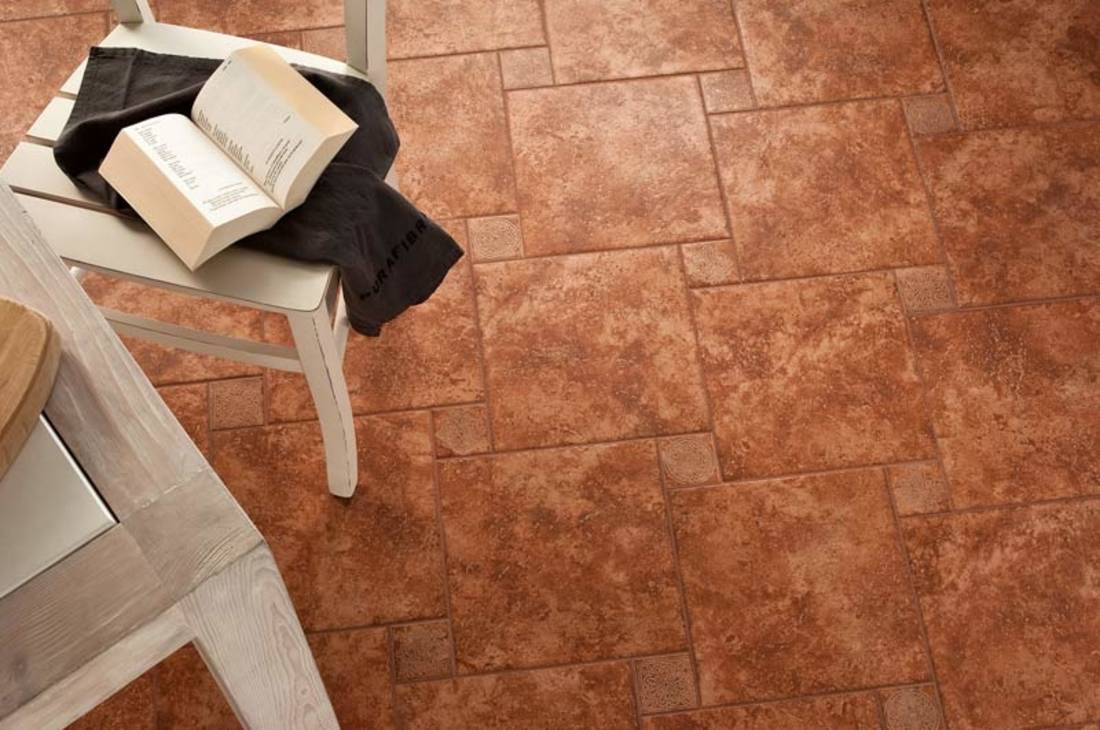 Carrelage sans éclats.