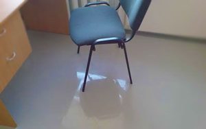 Combien de temps faut-il pour qu'un sol autonivelant sèche sous un stratifié ?