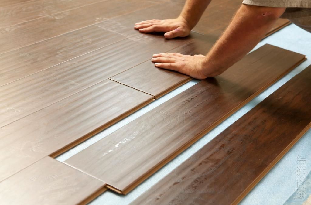 Pose de planches de parquet