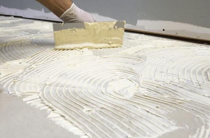 comment coller du linoléum