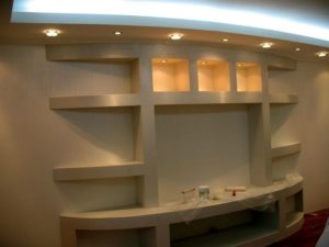 niche avec étagères
